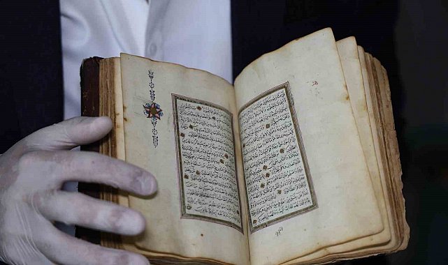 200 yıllık altın tezhipli Kur'an-ı Kerim'i Cumhurbaşkanı'na hediye etmek istiyor