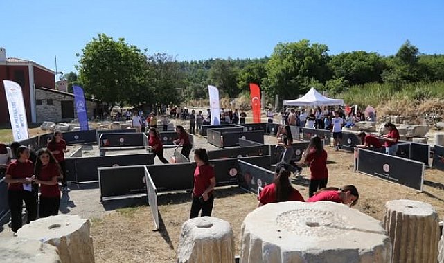 2025 Aile Yılı kapsamında labirent oryantiring etkinliği Stratonikeia Antik Kenti'nde gerçekleştirildi