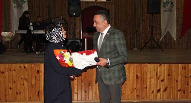 26 yıldır gözü gibi baktığı engelli oğlunu kaybeden anne, 'Yılın Annesi' seçildi