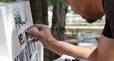 300 mezara gözü gibi bakıyor, Avrupa'dan müşterileri var