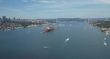 'Osman Gazi' boğazdan Karadeniz'e su fıskiyeleriyle uğurlandı