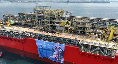 'Osman Gazi' platformunun 15 Temmuz Şehitler Köprüsü'nden geçişi dron ile görüntülendi