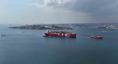 'Osman Gazi' platformunun boğazdan geçişi dron ile görüntülendi