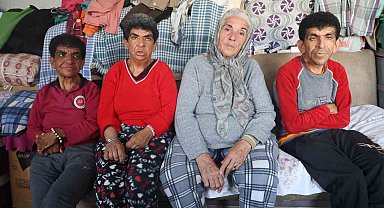 'Yüreğim yanıyor' diyerek burukluğunu anlatan fedakar anne, 3 engelli çocuğuna yıllardır gözü gibi bakıyor