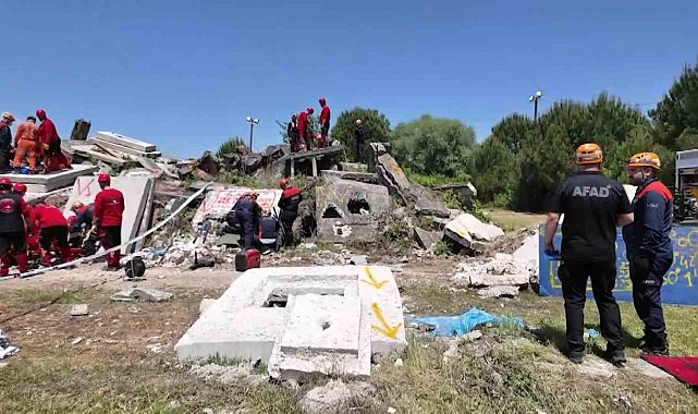 7.2'lik deprem senaryosu: 13 ilden destek ekip geldi