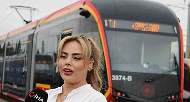 80 tonluk tramvaya kadın eli değdi