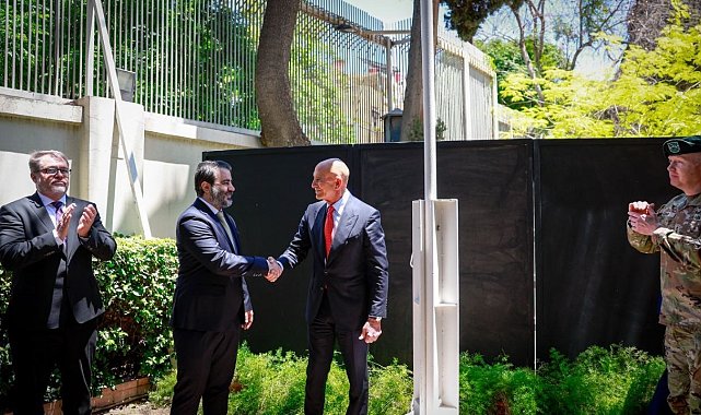 ABD bayrağı, Şam Büyükelçiliğinde 13 yıl sonra göndere çekildi