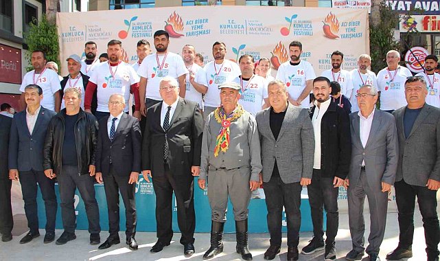 Acı biber yarışında 3 dakikada 398 gram acı biber yedi