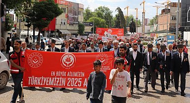 Adıyaman'da yüzlerce kişi 'aile' için yürüdü