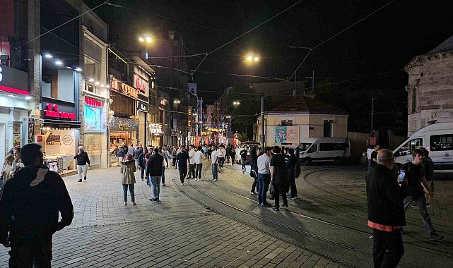 AFAD: Marmara Denizi Büyükçekmece açıklarında saat 23.36'da 4.0 büyüklüğünde deprem meydana geldi.