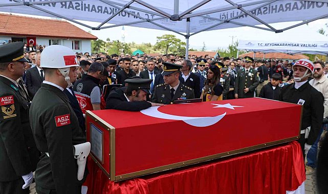 Afyonkarahisar kahramanını uğurladı
