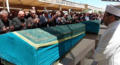 Ağabeyi tarafından öldüren şahıs ile kanserden ölen babası toprağa verildi