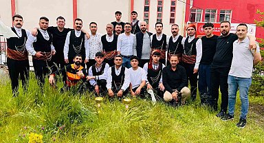 Ağrı ekibi halk oyunları bölge finallerinde birinci oldu