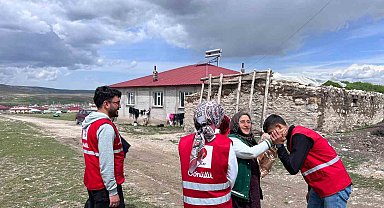 Ağrı Kızılay gönüllülerinden annelere anlamlı sürpriz