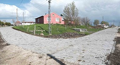 Ağrı'da Yolluyazı köy içi yoluna 3 bin metrekare kilit parke döşendi