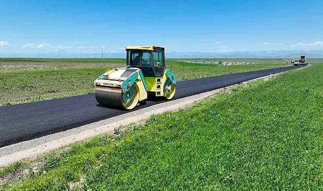 Ağrı'da Yukarı Ağadeve köyünde BSK asfalt yol çalışması tamamlandı