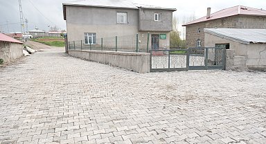 Ağrı'nın Çakıroba köyünde 3.500 metrekarelik kilit parke taşı çalışması tamamlandı