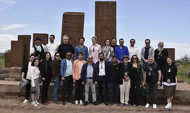 Ahlat'taki tarihi Selçuklu Mezarlığı'na ünlü akını