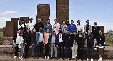 Ahlat'taki tarihi Selçuklu Mezarlığı'na ünlü akını