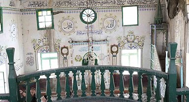 Ahşap işçiliği ile dikkat çeken cami yıkılma tehlikesiyle karşı karşıya