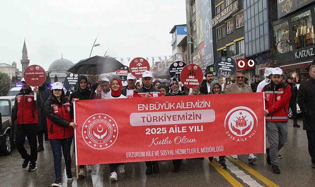 Aile yılı kortej yürüyüşü yağmura rağmen gerçekleşti