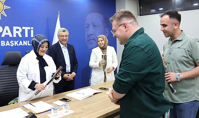 AK Parti Kütahya İl Gençlik Kolları'ndan Anneler Günü sürprizi
