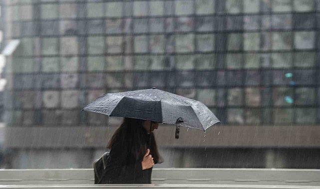 AKOM'dan İstanbul için çamurlu sağanak yağış ve toz uyarısı