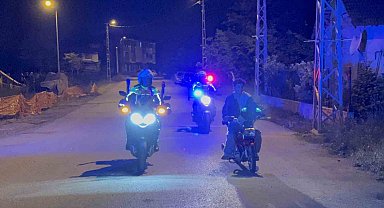 Akrobasi hareketleri pahalıya patladı: Kovalamaca ile yakalanan motosikletlilere 65 bin lira ceza