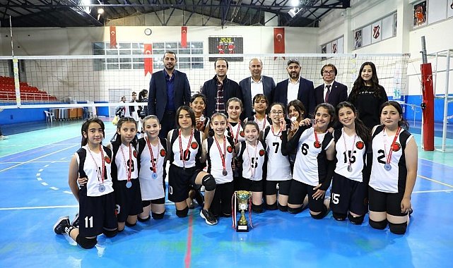 Alaca Belediyespor voleybol takımından büyük başarı