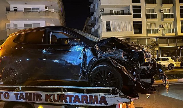 Alanya'da alkollü sürücü park halindeki araçlara çarptı