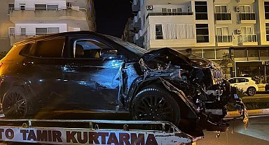 Alanya'da alkollü sürücü park halindeki araçlara çarptı