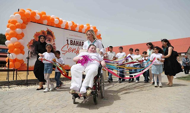 Aliağa'nın özel çocuklarından rengarenk "Bahar Şenliği"