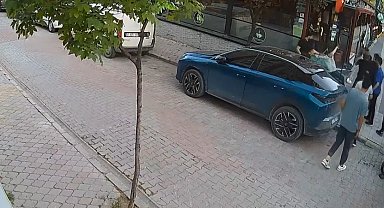 Alkollü gittiği kafede kendisini uyaran çalışanlara tekme ve yumruklarla saldırdı