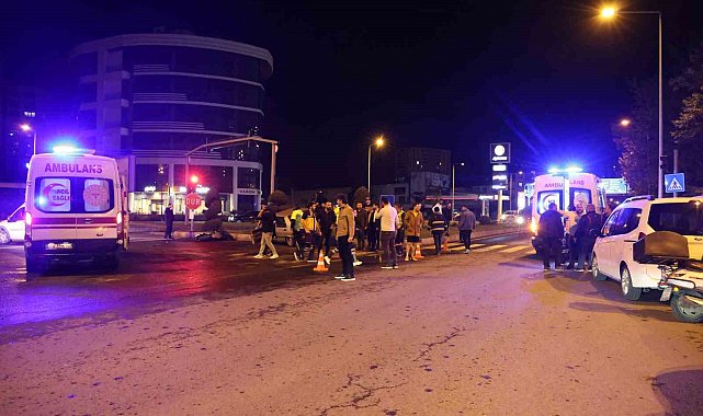 Alkollü otomobil sürücüsü motosiklete çarptı: 1 ağır, 3 yaralı