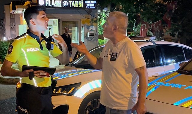 Alkollü sürücü polisleri sabır sınavından geçirdi...Ehliyeti 2041 yılına kadar olmayacak