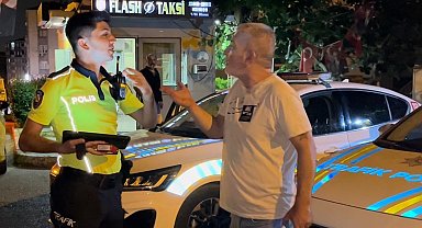 Alkollü sürücü polisleri sabır sınavından geçirdi...Ehliyeti 2041 yılına kadar olmayacak