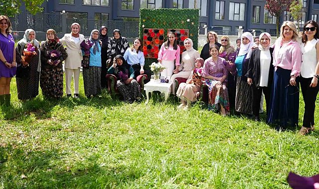 Alzheimer Merkezindeki anneler unutulmadı