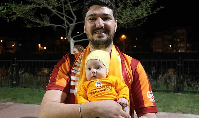 Amasya'da Galatasaraylı çift, 25. şampiyonluğu 52 günlük bebekleriyle kutladı