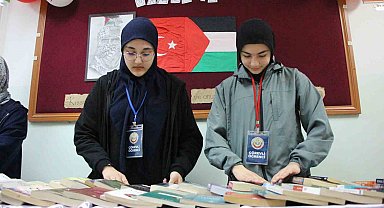 Amasyalı öğrenciler Gazze'deki çocuklar ve annelerine destek için kitap sattı