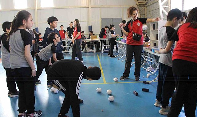 Amasyalı öğretmenler öğrencileri için atık malzemelerden 160 çeşit oyun tasarladı
