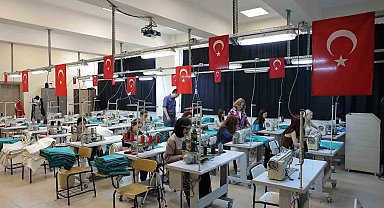 Ameliyathanelerin tekstil ürünleri üniversite öğrencilerinin elinden çıkıyor