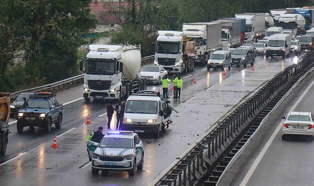 Anadolu Otoyolu'nda yağmur ile kazalar peş peşe geldi: Her iki istikamette de trafik aksadı