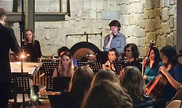 Anadolu Üniversitesi'nin aldığı Erasmus Projesinde bestelenen 7 eser Porto'da seslendirildi