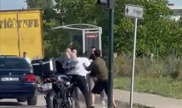 Anayol boks ringine döndü... Trafik durdu yumruklar havada uçuştu