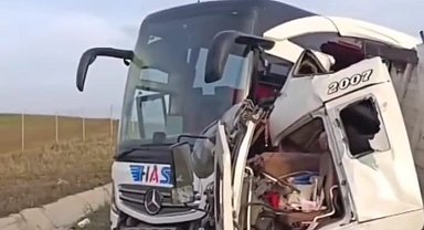 Ankara'da kamyon ile yolcu otobüsü çarpıştı: 1 ölü, 5 yaralı