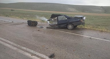 Ankara'da karşı yönlerde seyreden tırla otomobil çarpıştı: 1 ölü