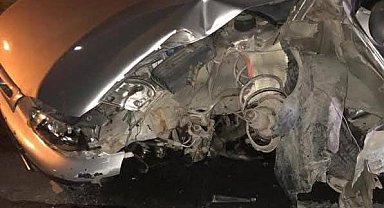 Ankara'da kontrolden çıkan araç elektrik direğine çarptı: 1 yaralı