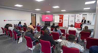 Ankara'da Nijerya ve Mozambikli gazetecilere dijital medya eğitimi