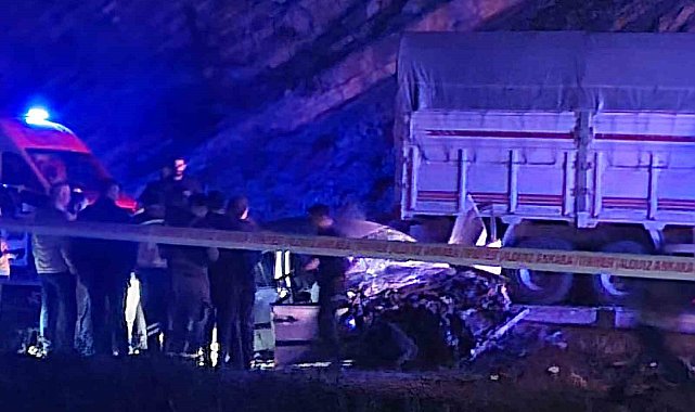 Ankara'da otomobil ile kamyon kafa kafaya çarpıştı: 1 ölü, 4 yaralı