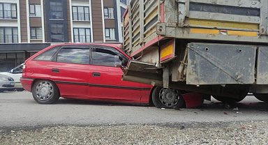 Ankara'da otomobil park halindeki tıra çarptı: 1 yaralı